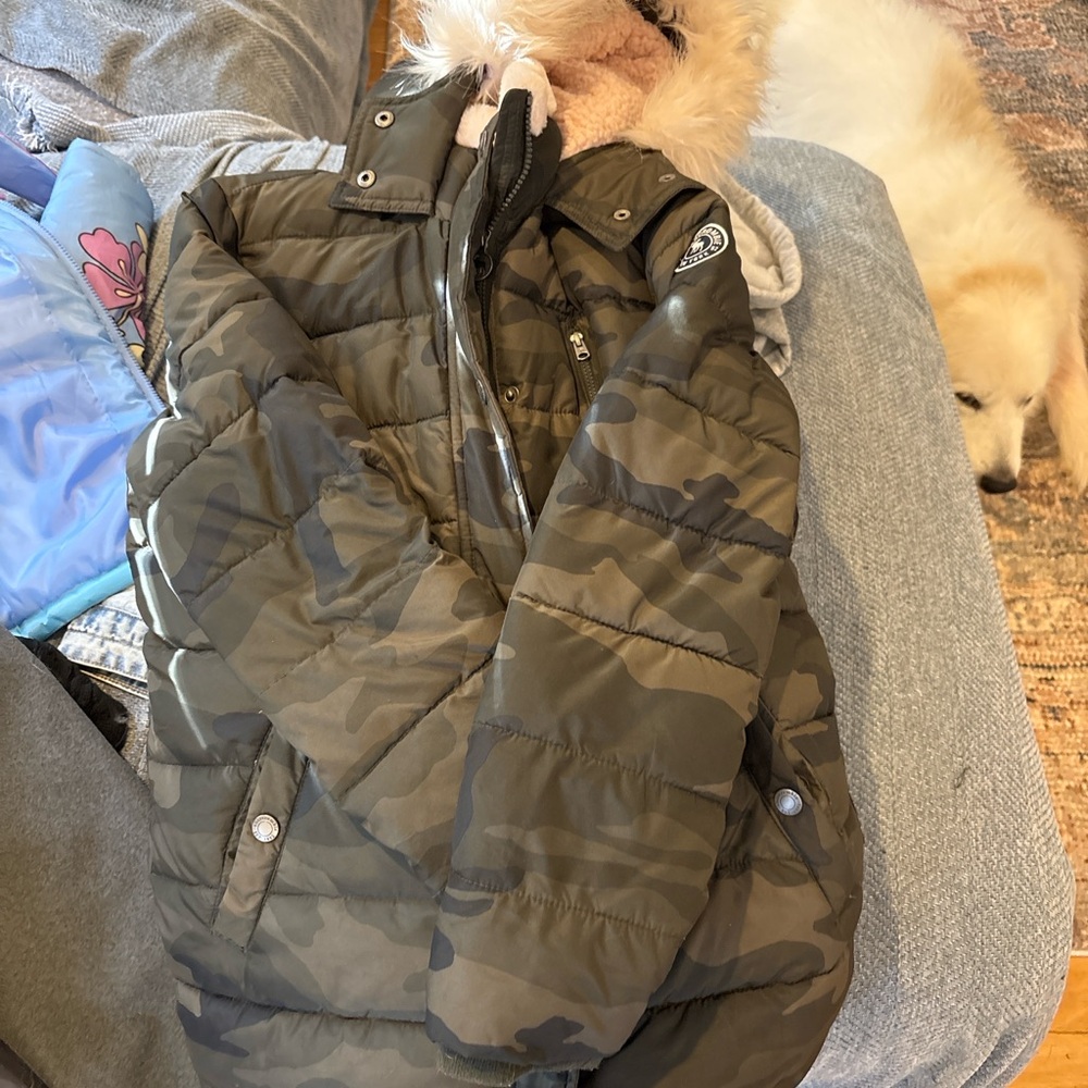 Like new - Abercrombie Camo Sherpa Lined Puffer Parka Jacket Faux Fur Hood